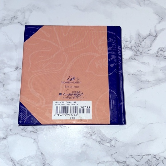 Prayers for a Woman of Faith small Book - Picture 7 of 7